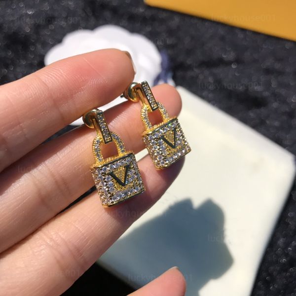 charm lock type 18k gold-plated 925 silver luxury letter stud geometry famous female round crystal rhinestone earrings wedding party gifts p, Golden
charm lock type 18k gold-plated 925 silver luxury letter stud geometry famous female round crystal rhinestone earrings wedding party gifts p, Golden