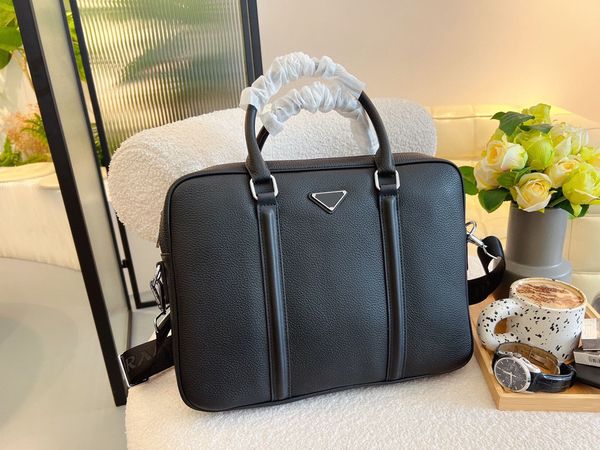 new men shoulder briefcase soft layer cowhide designer handbag business lapbag messenger bags with nameplates totes men's luggage compu
new men shoulder briefcase soft layer cowhide designer handbag business lapbag messenger bags with nameplates totes men's luggage compu