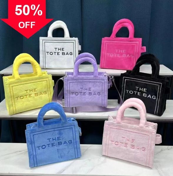 design evening bag digner bag 2022 winter plush tote bag brand bags handbags women y220715n27r
design evening bag digner bag 2022 winter plush tote bag brand bags handbags women y220715n27r