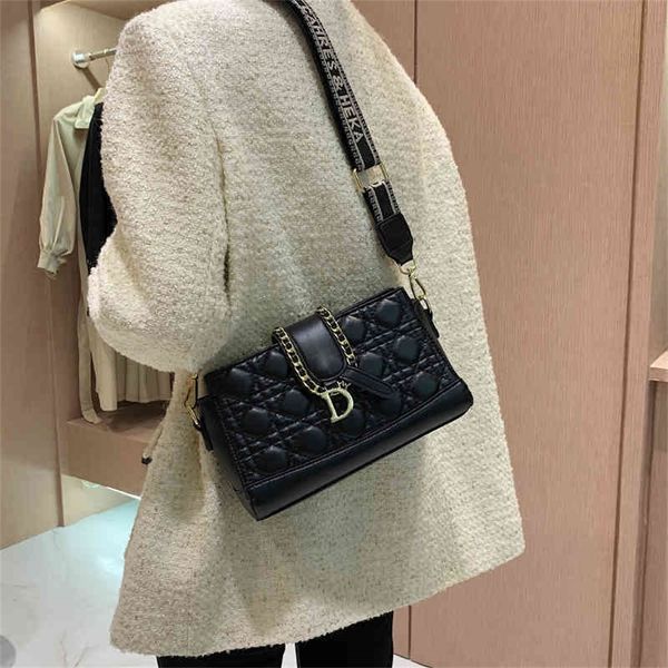 59% off shoulder bags on sell female autumn and winter versatile wide strap single foreign temperament lingge underarm messenger
59% off shoulder bags on sell female autumn and winter versatile wide strap single foreign temperament lingge underarm messenger