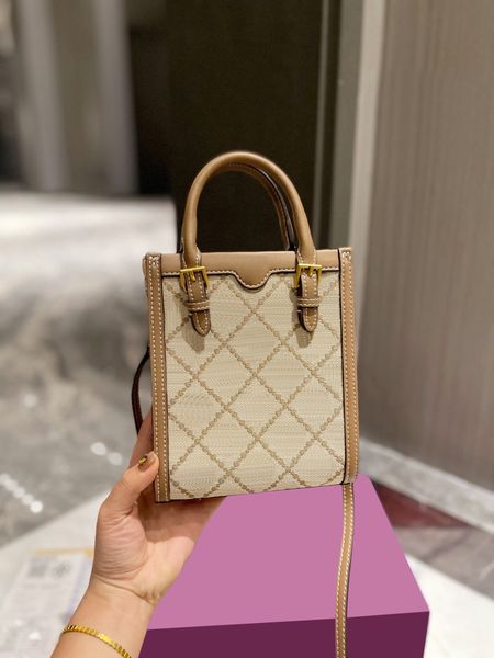 luxury designer presbyterian bag retro-square cross-body casual mini-phone bag 2022 new instagram fashion t niche texture all-in-one popular
luxury designer presbyterian bag retro-square cross-body casual mini-phone bag 2022 new instagram fashion t niche texture all-in-one popular