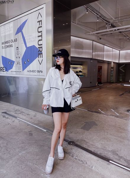 women trench coats ce22 autumn and winter new fashion letter print simple and versatile loose splicing jacket, Tan;black
women trench coats ce22 autumn and winter new fashion letter print simple and versatile loose splicing jacket, Tan;black