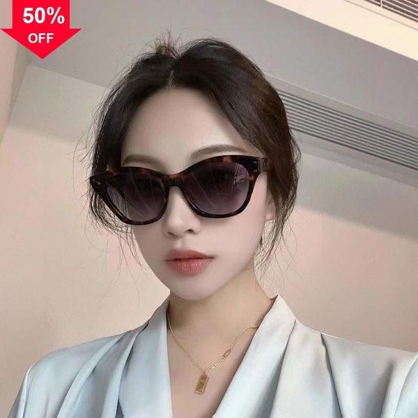 designer sunglasses new triumphal arch cat eye personalized female sunglass cl40227uins versatile sunglass, White;black
designer sunglasses new triumphal arch cat eye personalized female sunglass cl40227uins versatile sunglass, White;black