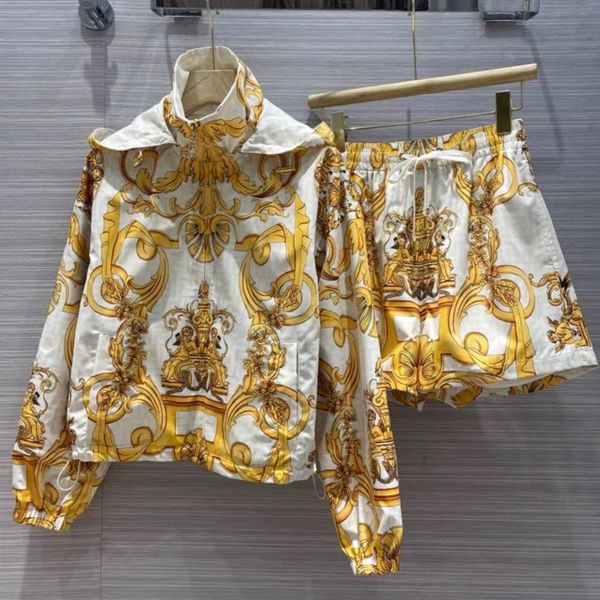 22ss womens two piece dress designer hooded jacket shorts sportswear medusa print hoodie short pants, White
22ss womens two piece dress designer hooded jacket shorts sportswear medusa print hoodie short pants, White