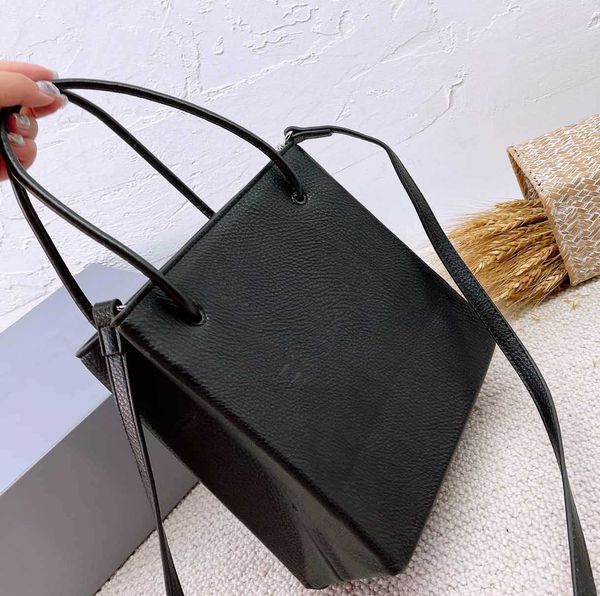 22ss designer handbags luxury shoulder bag purses women leather with brand letter bag cute mini shopping bags fashion cross body size 22cm
22ss designer handbags luxury shoulder bag purses women leather with brand letter bag cute mini shopping bags fashion cross body size 22cm