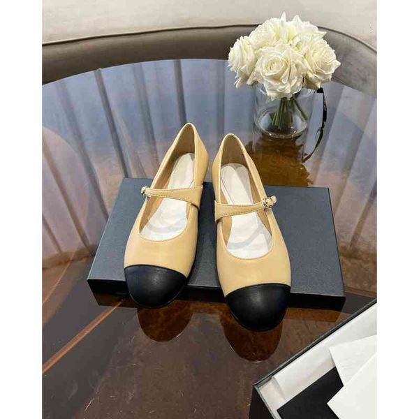 dress shoes apple european mary jane shoes french temperament ladies' single flat soles small leather women, Black
dress shoes apple european mary jane shoes french temperament ladies' single flat soles small leather women, Black