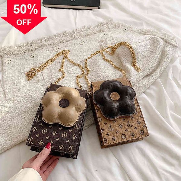 designer clutch bag evening clutches 2022 factory wholale new women's spring and summer flower chain msenger foreign style letter mobil
designer clutch bag evening clutches 2022 factory wholale new women's spring and summer flower chain msenger foreign style letter mobil