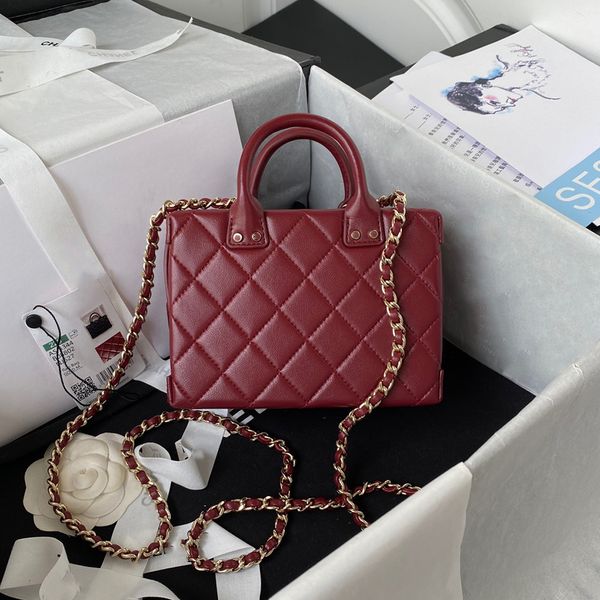 10a original quality cosmetic bag 15cm woman shoulder handbag leather chain crossbody bag luxury designer bags fashion lady purse with box c
10a original quality cosmetic bag 15cm woman shoulder handbag leather chain crossbody bag luxury designer bags fashion lady purse with box c