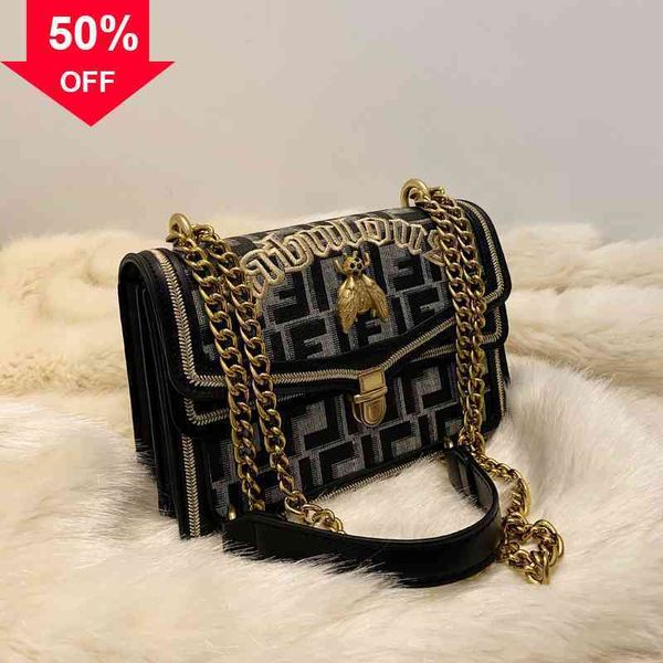designer clutch bag evening clutches women's new one shoulder msenger portable fashion letter chain bee korean version
designer clutch bag evening clutches women's new one shoulder msenger portable fashion letter chain bee korean version