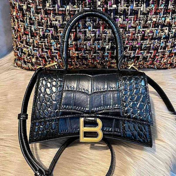 bag 2021 new fashion alligator b-shaped hourglass bag summer versatile handbag one shoulder messenger
bag 2021 new fashion alligator b-shaped hourglass bag summer versatile handbag one shoulder messenger
