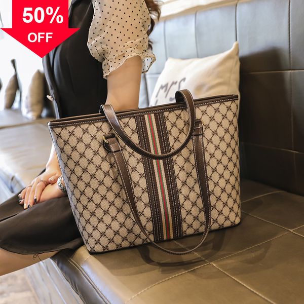 designer clutch bag evening clutches women's new easy to take fashion printed shoulder large capacity commuter tote portable purse sale
designer clutch bag evening clutches women's new easy to take fashion printed shoulder large capacity commuter tote portable purse sale