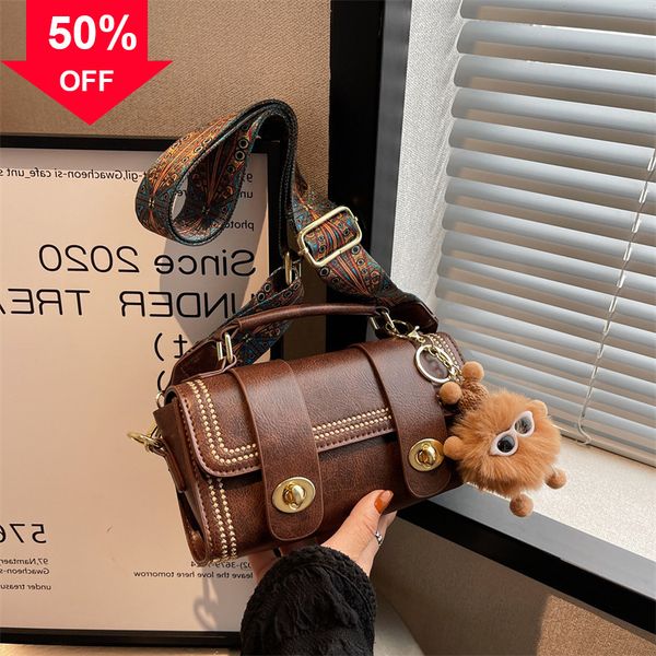 evening clutches designer bags versatile msenger women's 2022 new fashion portable pillow small crowd texture one shoulder
evening clutches designer bags versatile msenger women's 2022 new fashion portable pillow small crowd texture one shoulder