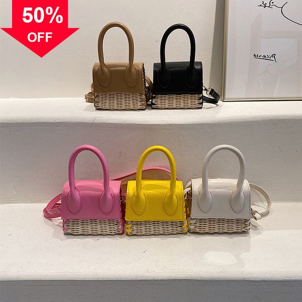 evening clutches designer bags 2022 new style small bag women fashion korean weave handbag ins one shoulder straddle
evening clutches designer bags 2022 new style small bag women fashion korean weave handbag ins one shoulder straddle