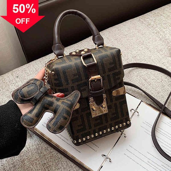 designer clutch bag evening clutches 2022 new factory wholale small suitcase trendy versatile red printing diagonal cross personality women&
designer clutch bag evening clutches 2022 new factory wholale small suitcase trendy versatile red printing diagonal cross personality women&
