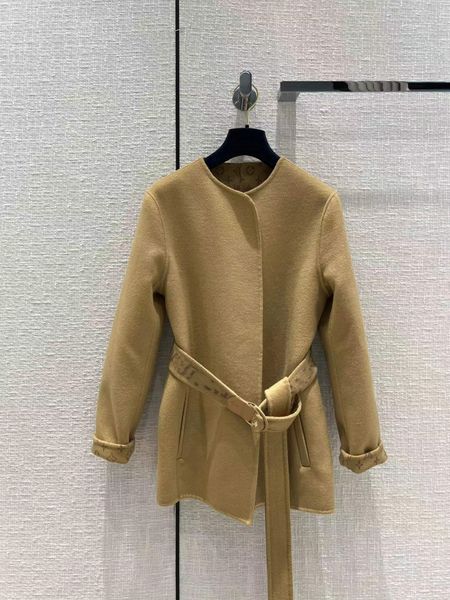 milan runway women's wool & blends 2022 new autumn winter o neck long sleeve designer coat brand same style outerwear 0918-7, Black
milan runway women's wool & blends 2022 new autumn winter o neck long sleeve designer coat brand same style outerwear 0918-7, Black