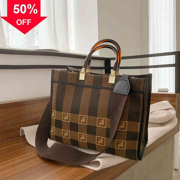 designer clutch bag evening clutches 2022 factory wholale new hand fashion canvas women's one shoulder stripe printed tote large capaci
designer clutch bag evening clutches 2022 factory wholale new hand fashion canvas women's one shoulder stripe printed tote large capaci