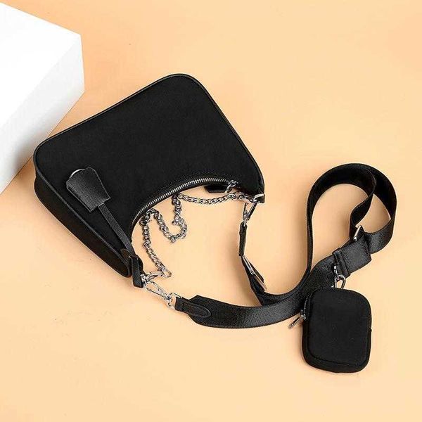 fashionre-edition 2005 nylon women luxurys designers bags chest pack lady tote chains handbags messenger backpack nylon crossbody bag for la
fashionre-edition 2005 nylon women luxurys designers bags chest pack lady tote chains handbags messenger backpack nylon crossbody bag for la