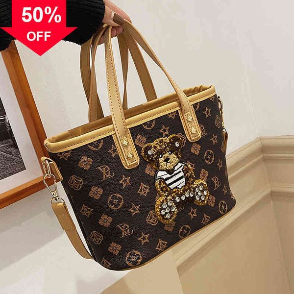 designer clutch bag evening clutches 2022 factory wholale personalized diamond inlaid women's portable bucket foreign style single shou
designer clutch bag evening clutches 2022 factory wholale personalized diamond inlaid women's portable bucket foreign style single shou