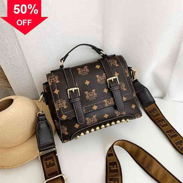 designer clutch bag evening clutches 2022 factory wholale new model women's portable style ins broadband small square bags
designer clutch bag evening clutches 2022 factory wholale new model women's portable style ins broadband small square bags