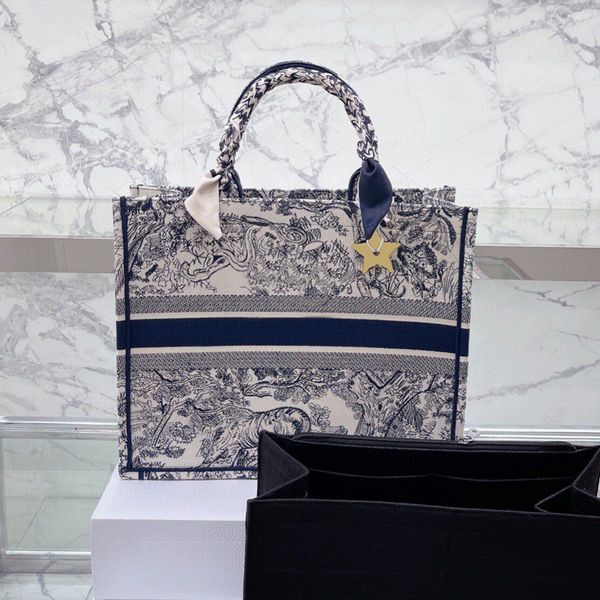 luxury designer original ladies totes bags tiger embroidery book handbag tote womens classic handle laplarge capacity shopping bag commuting
luxury designer original ladies totes bags tiger embroidery book handbag tote womens classic handle laplarge capacity shopping bag commuting