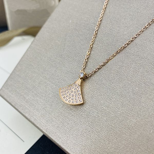 designer jewelry necklaces stainless steel necklace red agate pendant joker clavicle chain 18k rose gold chains fan shaped small skirt chain, Silver
designer jewelry necklaces stainless steel necklace red agate pendant joker clavicle chain 18k rose gold chains fan shaped small skirt chain, Silver