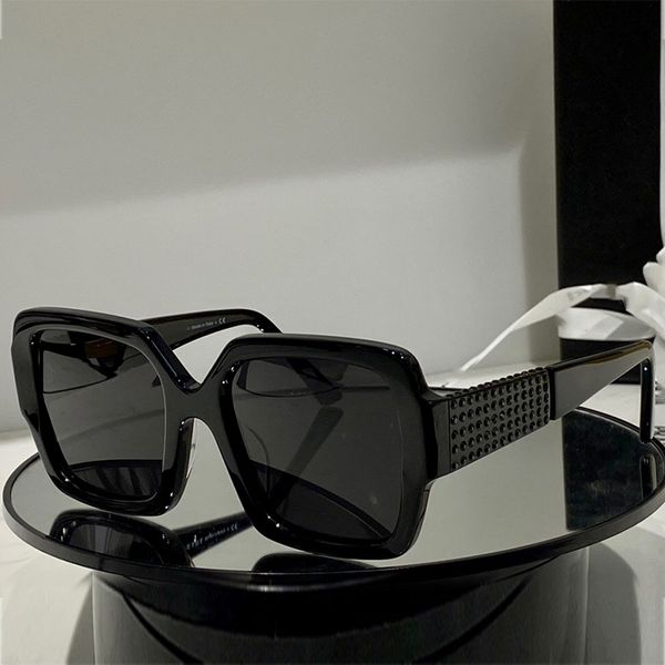Shiny crystals Monochrome SunGlasses Diamonds 2022 official brand Trendy Oversized Square Men Sun glasses Retro Letter black Eyewear SPR21 Travel Goggles Shades
Shiny crystals Monochrome SunGlasses Diamonds 2022 official brand Trendy Oversized Square Men Sun glasses Retro Letter black Eyewear SPR21 Travel Goggles Shades