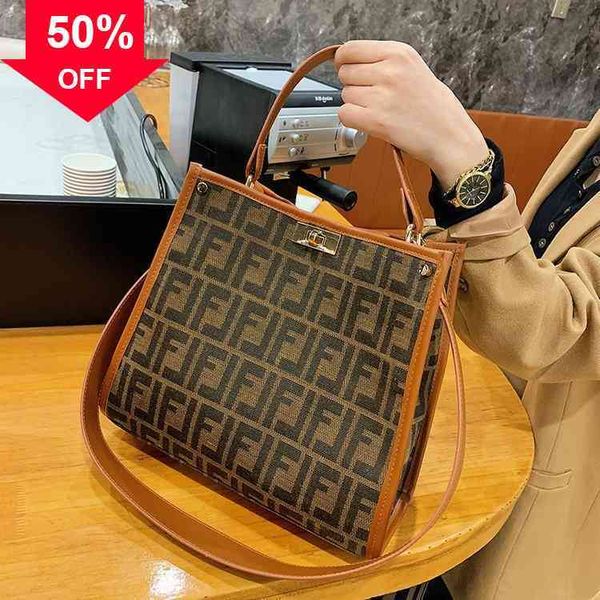designer clutch bag evening clutches 2022 new factory wholale portable boston tote embroidery shopping single shoulder cross arm women' 
designer clutch bag evening clutches 2022 new factory wholale portable boston tote embroidery shopping single shoulder cross arm women'