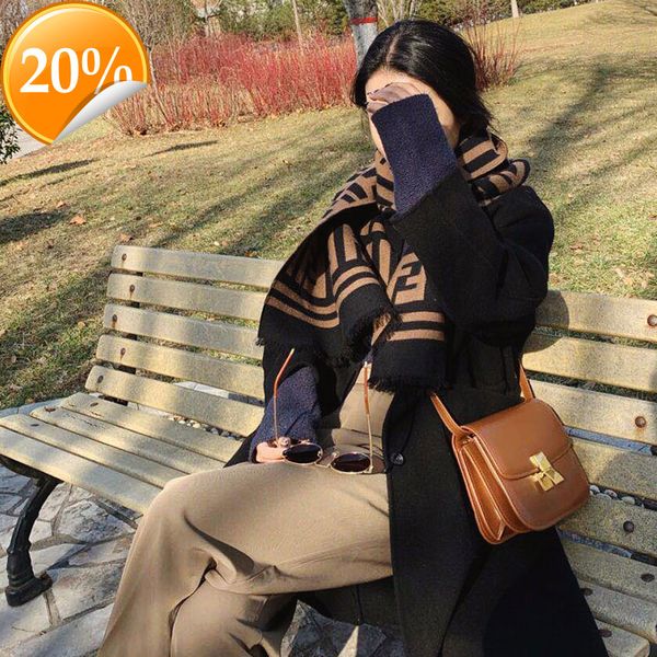 new design scarf recommended net red same ff letter printing thickened warm shawl women's imitation cashmere flower, Blue;gray
new design scarf recommended net red same ff letter printing thickened warm shawl women's imitation cashmere flower, Blue;gray