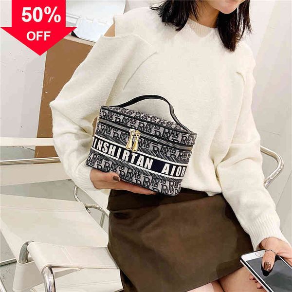 designer clutch bag evening clutches 2022 factory wholale new style make-up for women's simple small size large capacity portable trave
designer clutch bag evening clutches 2022 factory wholale new style make-up for women's simple small size large capacity portable trave
