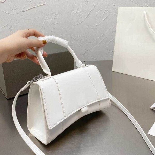 22ss designers shoulder bags luxurys graffiti bag handbags purses full range wholesale women designer crossbody bag brand with box
22ss designers shoulder bags luxurys graffiti bag handbags purses full range wholesale women designer crossbody bag brand with box