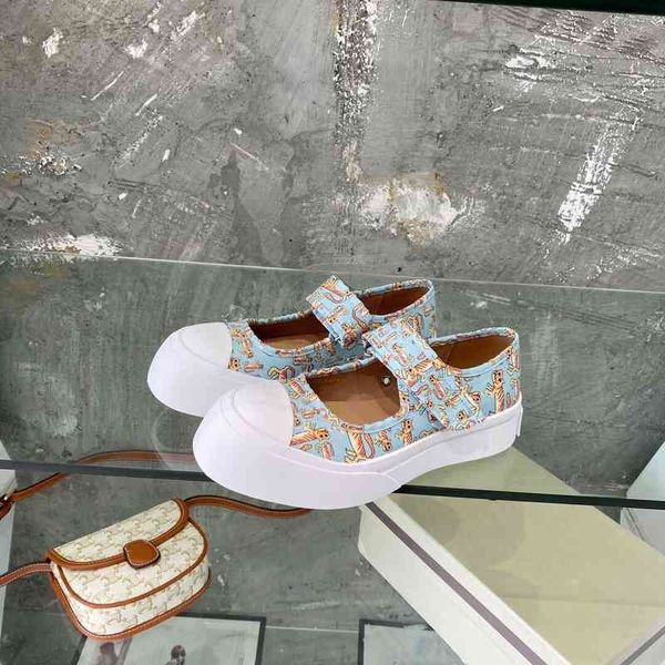 dress shoes thick bottom sponge cake printed mary jane shallow mouth canvas large head casual pig waist single shoes, Black
dress shoes thick bottom sponge cake printed mary jane shallow mouth canvas large head casual pig waist single shoes, Black