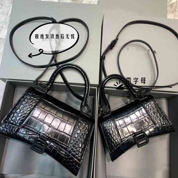 new hourglass bag cowhide crocodile pattern high-grade feeling versatile one shoulder messenger handbag
new hourglass bag cowhide crocodile pattern high-grade feeling versatile one shoulder messenger handbag