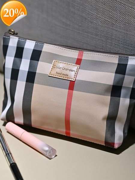 new design scarf waterproof cosmetic bag advanced sense portable small large capacity wash and tidy storage go out take it with, Blue;gray
new design scarf waterproof cosmetic bag advanced sense portable small large capacity wash and tidy storage go out take it with, Blue;gray