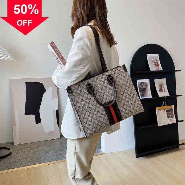 designer clutch bag evening clutches 2022 factory wholale printed large capacity tote leisure fashion simple portable single shoulder msenge
designer clutch bag evening clutches 2022 factory wholale printed large capacity tote leisure fashion simple portable single shoulder msenge