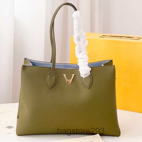 women classic lockme handbag tote bag grain calf leather large capacity pocket shoulder bags gold metal parts handbags
women classic lockme handbag tote bag grain calf leather large capacity pocket shoulder bags gold metal parts handbags