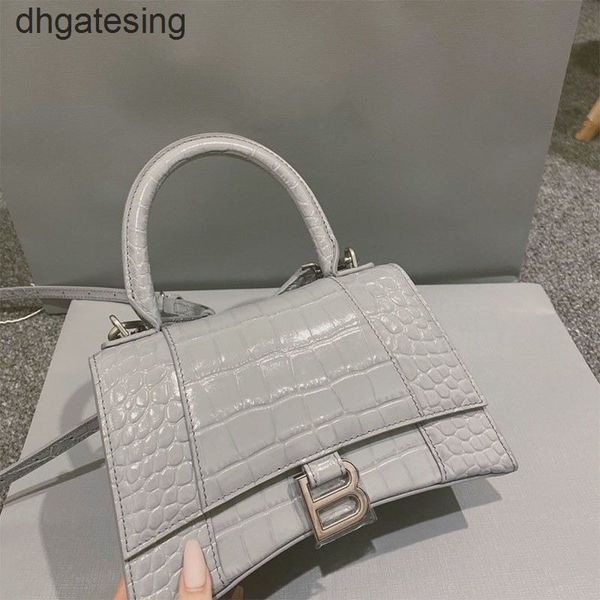 bag balencaigass bags hourglass handbags 2022 spring versatile leather alligator portable portable small fashion shhk
bag balencaigass bags hourglass handbags 2022 spring versatile leather alligator portable portable small fashion shhk