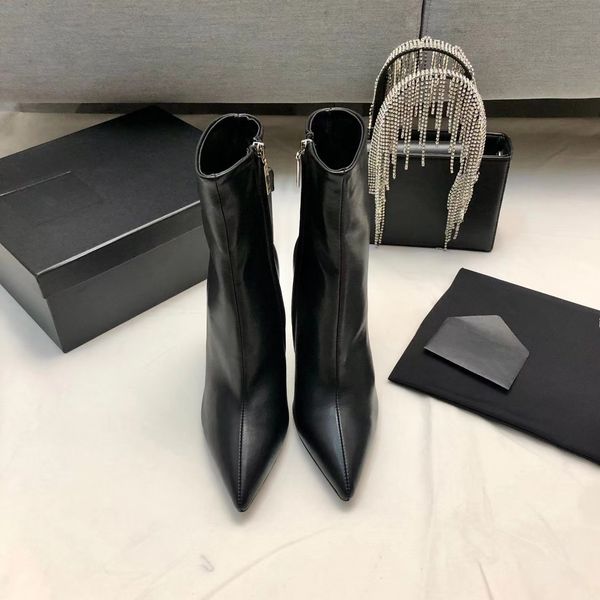 2022 letter heel ankle boots luxury shoes fashion comfortable pointed toes ankle boots stiletto short luxury brand designer woman boots, Black
2022 letter heel ankle boots luxury shoes fashion comfortable pointed toes ankle boots stiletto short luxury brand designer woman boots, Black