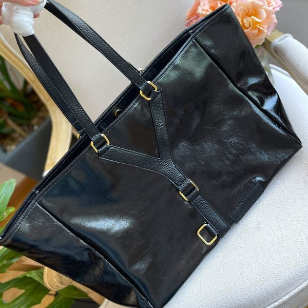 5a designer totes soft cloth large capacity epidemic bag lined with logo double handle handbag
5a designer totes soft cloth large capacity epidemic bag lined with logo double handle handbag