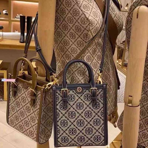 luxury designers handbags purses tary burchss bag women tote brand letter embossing genuine leather shoulder bags retro style printed color
luxury designers handbags purses tary burchss bag women tote brand letter embossing genuine leather shoulder bags retro style printed color