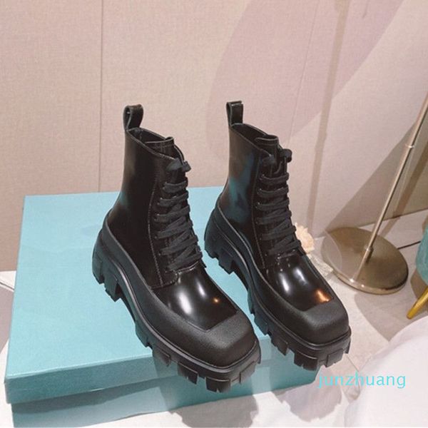 pra da bag 2022 series retro square toe platform ankle boots contrast color high-heeled fashion boots size 35-39
pra da bag 2022 series retro square toe platform ankle boots contrast color high-heeled fashion boots size 35-39