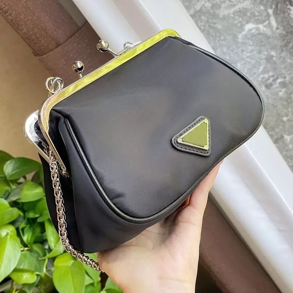 2022 luxury cross body shoulder bags designer chain totes coin purses handbags nylon elling women crossbody bag clutch wallets, Black;red
2022 luxury cross body shoulder bags designer chain totes coin purses handbags nylon elling women crossbody bag clutch wallets, Black;red