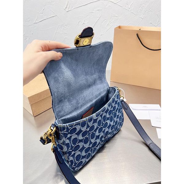 2023 super fire ladies handbag fashion women versatile shoulder bag large capacity messenger tote bags
2023 super fire ladies handbag fashion women versatile shoulder bag large capacity messenger tote bags