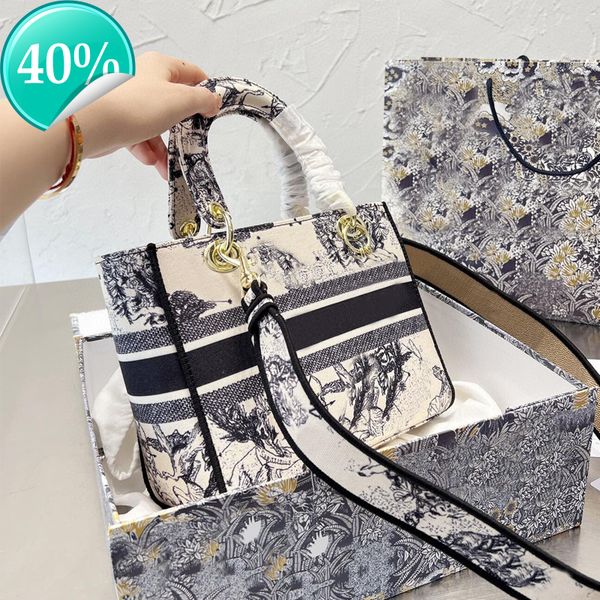 designer evening bag new shoulder mini hand cute 2022 embroidery ladi s digner luxury s color cross body women tot crossbody clutch fashion
designer evening bag new shoulder mini hand cute 2022 embroidery ladi s digner luxury s color cross body women tot crossbody clutch fashion