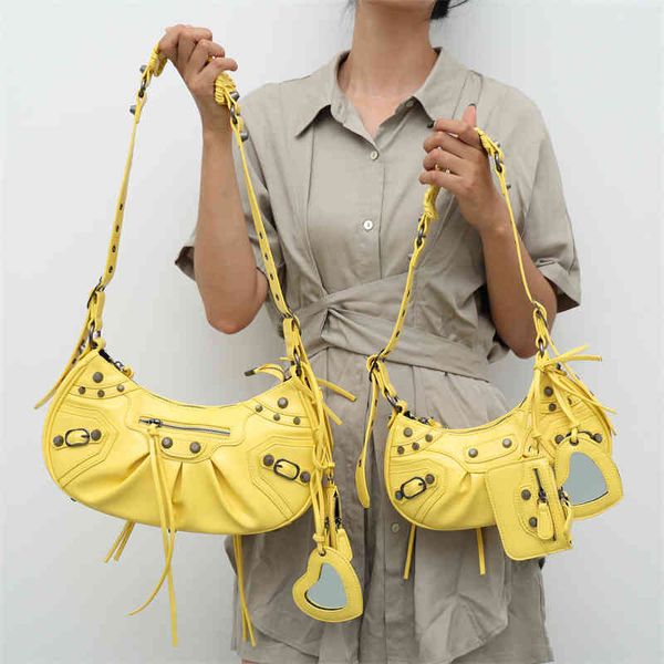 evening bags 2022 texture new heavy industry rivet locomotive three in one tooth same underarm single shoulder crossbody 0919
evening bags 2022 texture new heavy industry rivet locomotive three in one tooth same underarm single shoulder crossbody 0919