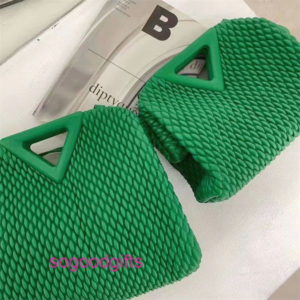 venetta bag triangle handbag point crossbody bottedesigner bags with the new cloud triangle hardware hand holding messenger leather thr 2kd1
venetta bag triangle handbag point crossbody bottedesigner bags with the new cloud triangle hardware hand holding messenger leather thr 2kd1