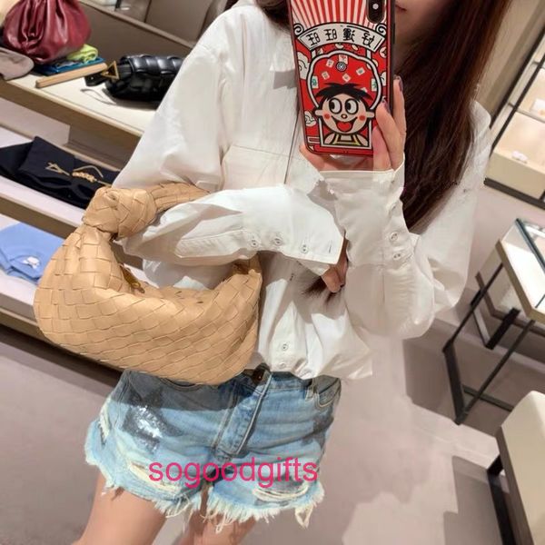 luxurys jodies designers bag crossbody bottegas bags venetas with the logo early spring net red portable ox horn bag cloud 2022 new fashion
luxurys jodies designers bag crossbody bottegas bags venetas with the logo early spring net red portable ox horn bag cloud 2022 new fashion