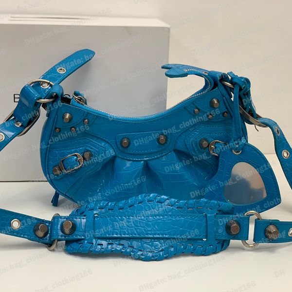 crossbody designer bags womens handbag purses crocodile embossed real leather aged silver hardware handbags luxuries designers women bag
crossbody designer bags womens handbag purses crocodile embossed real leather aged silver hardware handbags luxuries designers women bag
