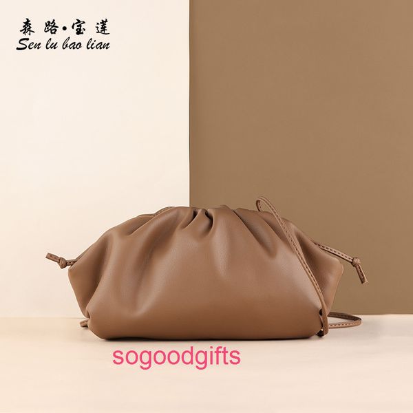 luxurys jodies designers bag crossbody bottegas bags venetas with the logo 2022 small bag net red foreign style holding cloud solid color he
luxurys jodies designers bag crossbody bottegas bags venetas with the logo 2022 small bag net red foreign style holding cloud solid color he
