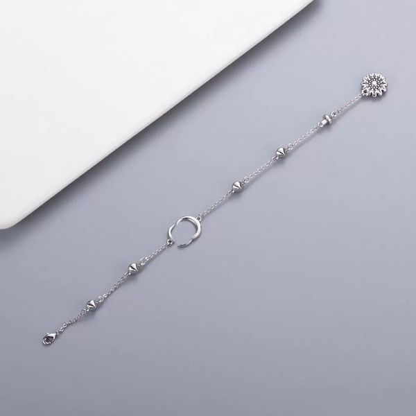 fashion designer unique bracelet charm quality silver plated bracelet for woman luxury jewelry supply with box, Golden;silver
fashion designer unique bracelet charm quality silver plated bracelet for woman luxury jewelry supply with box, Golden;silver