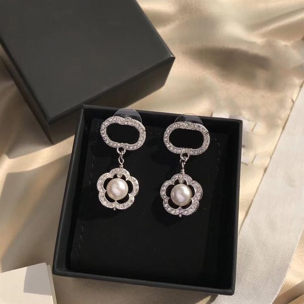 hoop type earrings luxurys desingers extravagant dangle ear loop jewelry lady classic designer silver letter elagant 3039, Golden;silver
hoop type earrings luxurys desingers extravagant dangle ear loop jewelry lady classic designer silver letter elagant 3039, Golden;silver